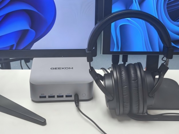 GEEKOM mini PC with headphone Jack 1